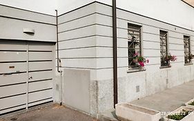 Grey House Pavia Con Box Privato